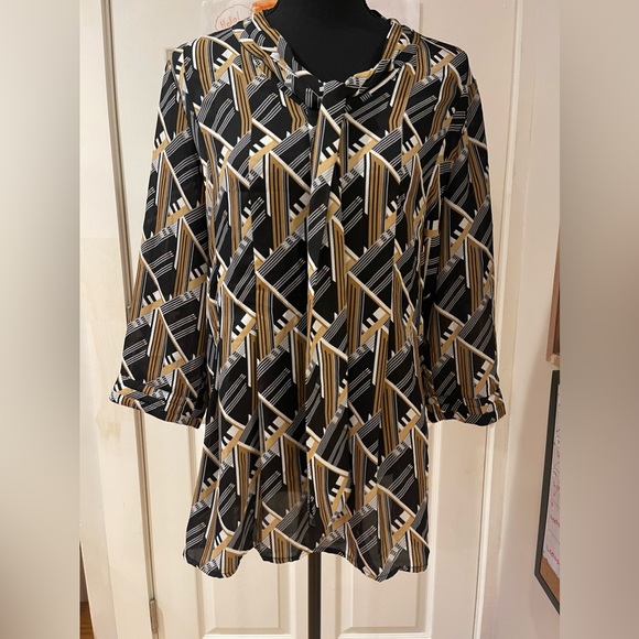 Dana Buchman  Women Size L Mixed Media Top for office or casual outing - Picture 7 of 15
